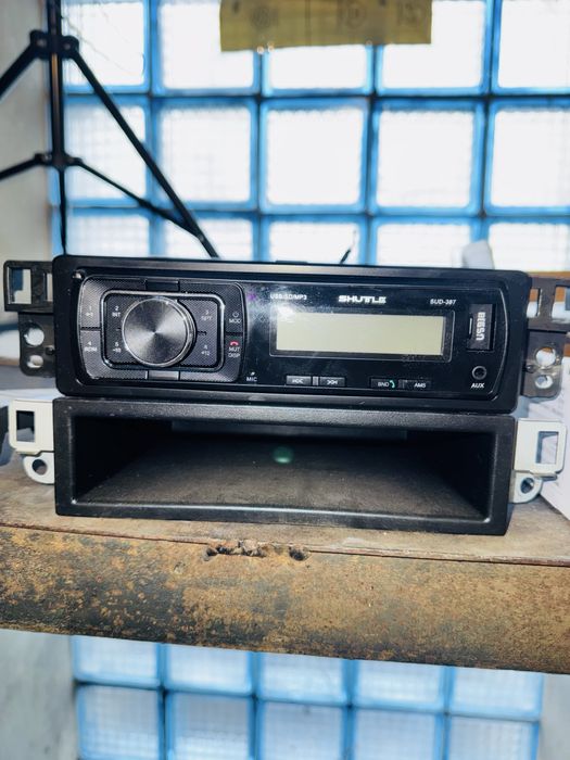 Автомагнитола в машину с Bluetooth Shuttle SUD-387 + две колонки.