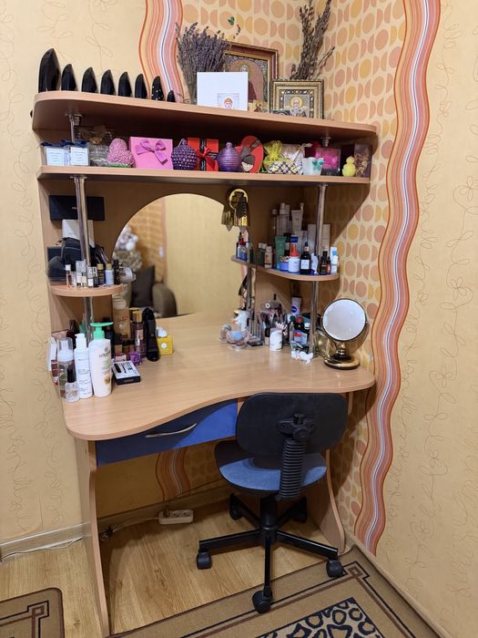 Мебель в детскую шкаф стол дитяча трюмо