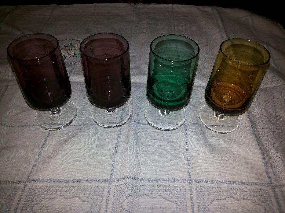 4 copos coloridos vintage