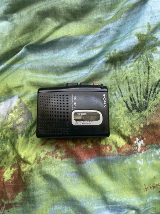 Sony TCM-323 – przenośny magnetofon / dyktafon kasetowy – sprawny