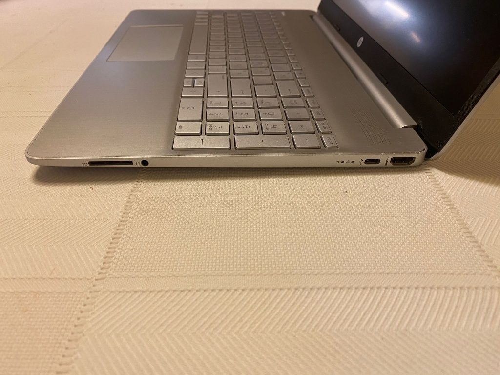 Laptop HP 15s-es0xxx