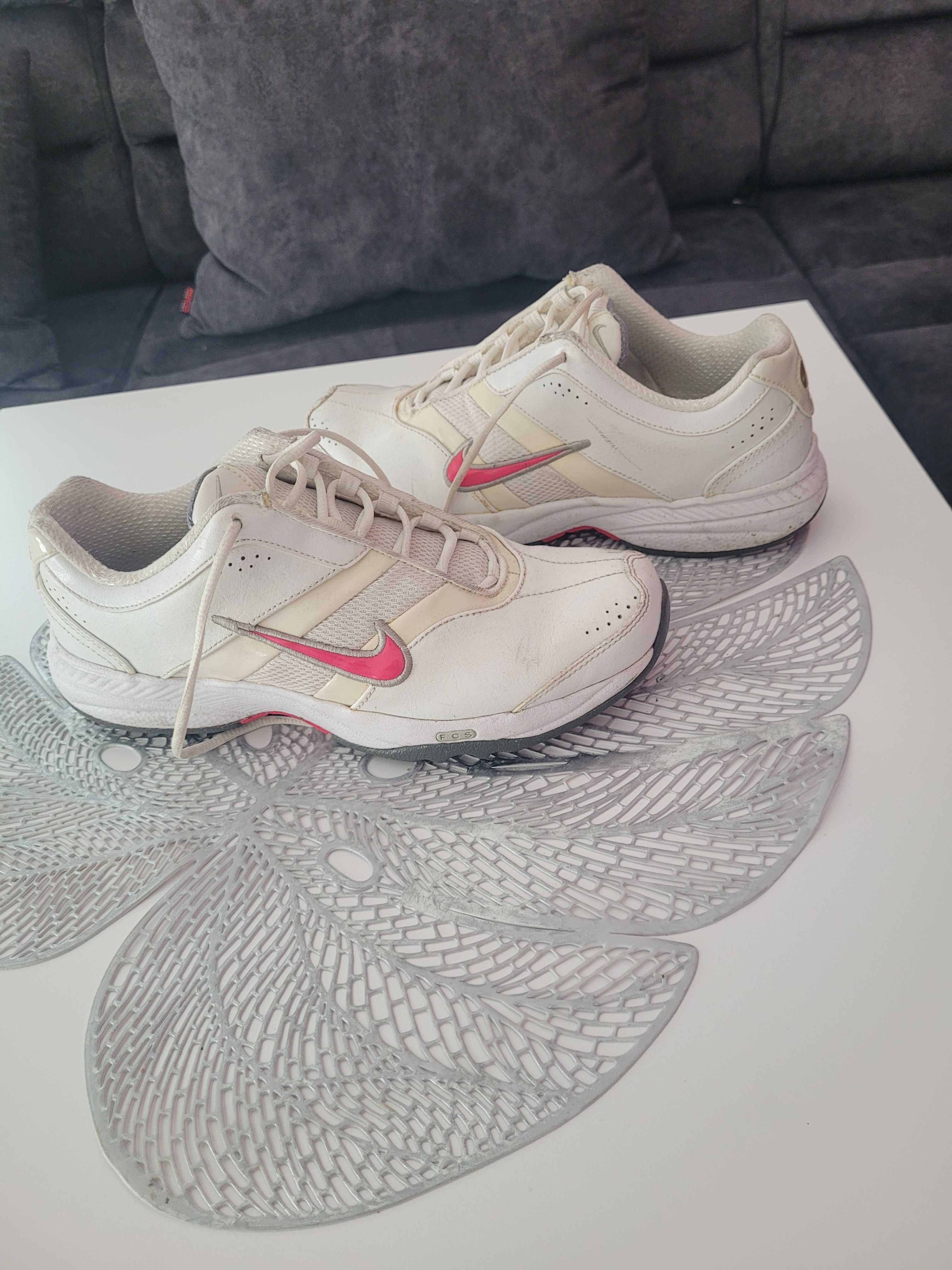 Adidasy Nike 38 białe