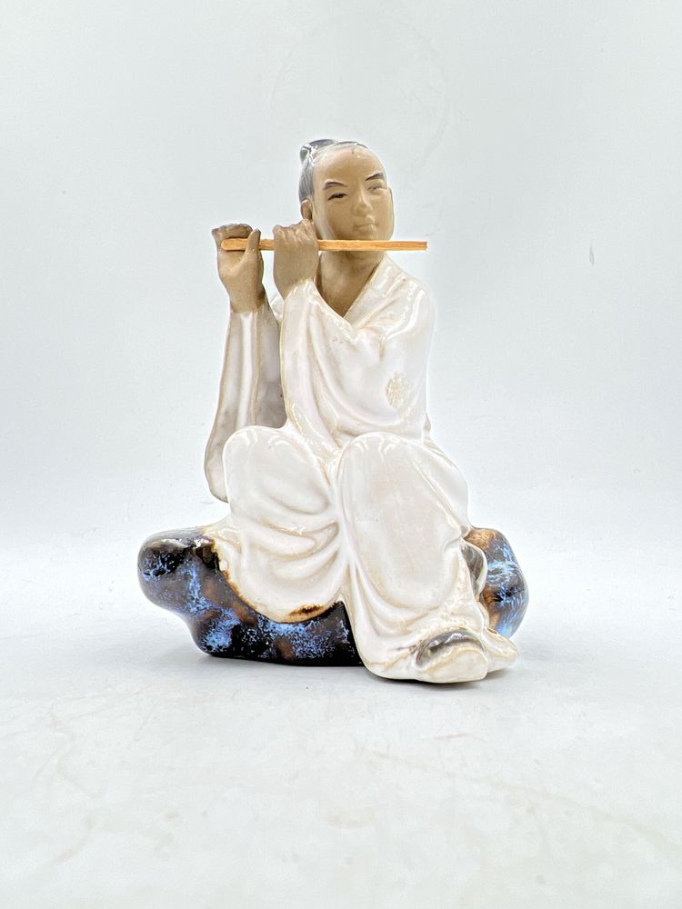 Chińska figurka ceramiczna Shiwan grajek vintage
