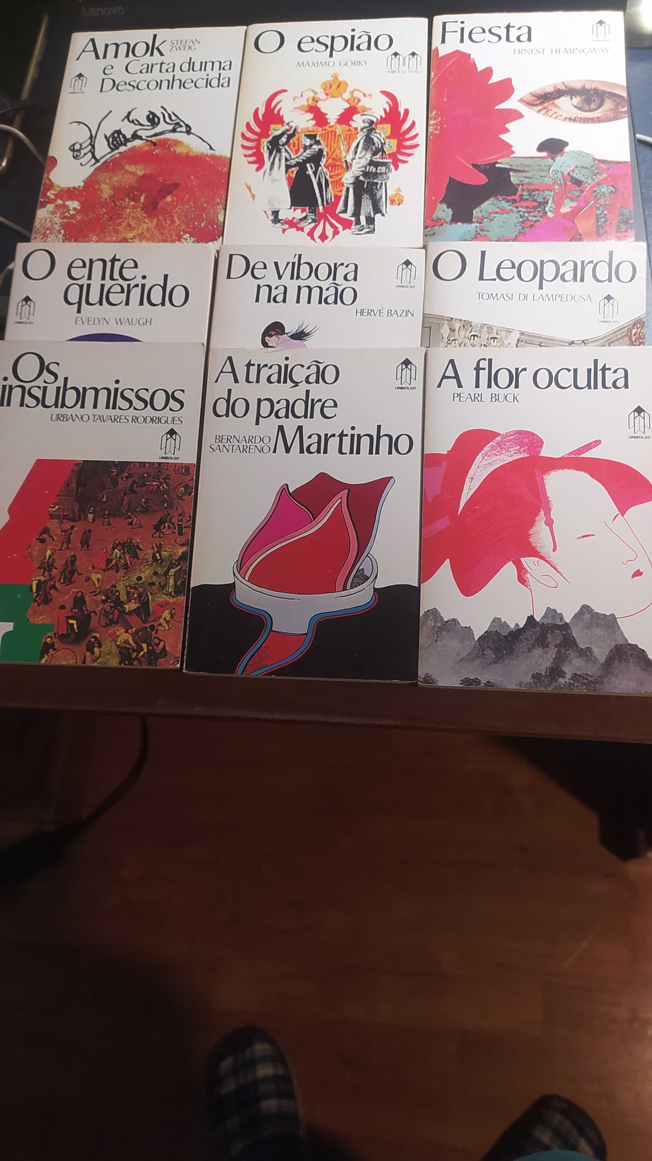 Vários livros da Biblioteca Universal Unibolso