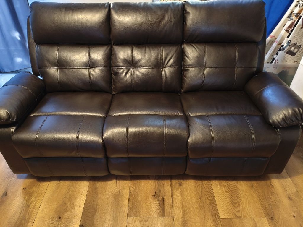 sofa z rozkładanym podnóżkiem. Jak Nowa !