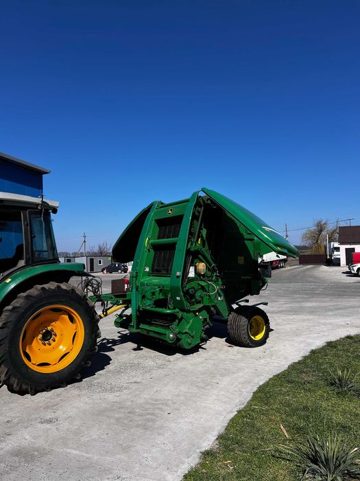 Прес-підбірник John Deere 864