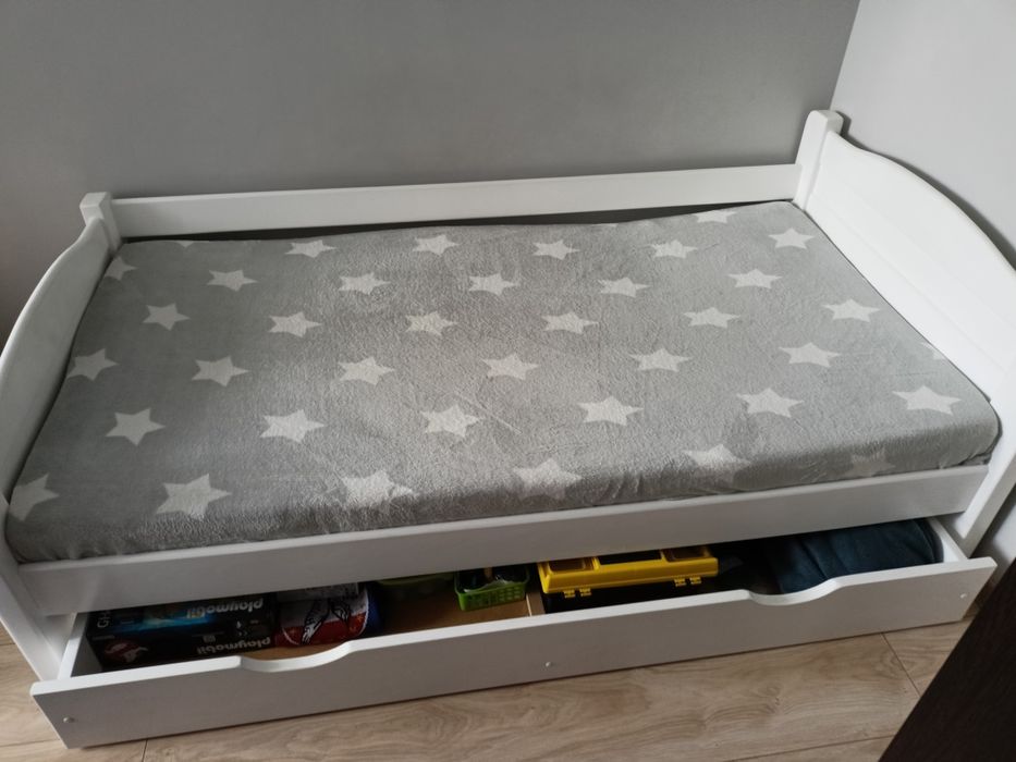 Łóżko dziecięce drewniane