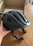 Capacete ciclismo marca Crivit L/XL. Entrego em maos na zona de lagos