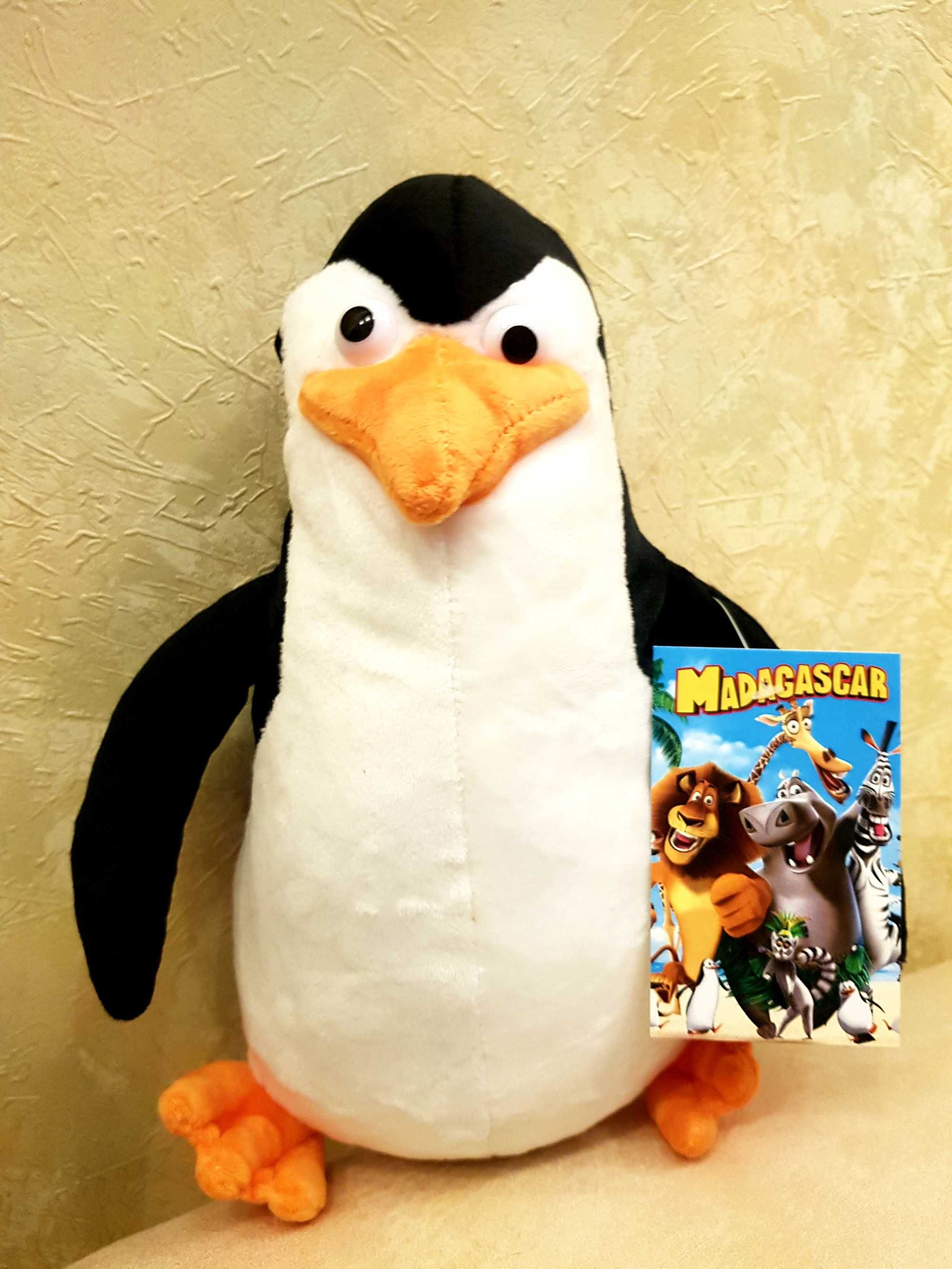 Мягкая игрушка Пингвин, герой мультфильма "Мадагаскар".