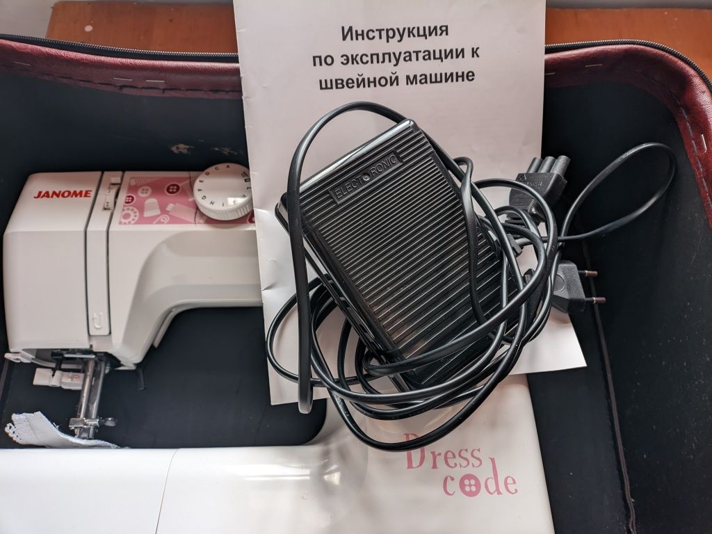 Janome Dress Code швейна машинка + багато аксесуарів