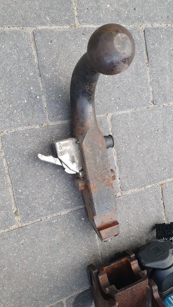 Fabryczny hak BRINK do Opla Vectra C Hathback odpinany zaczep