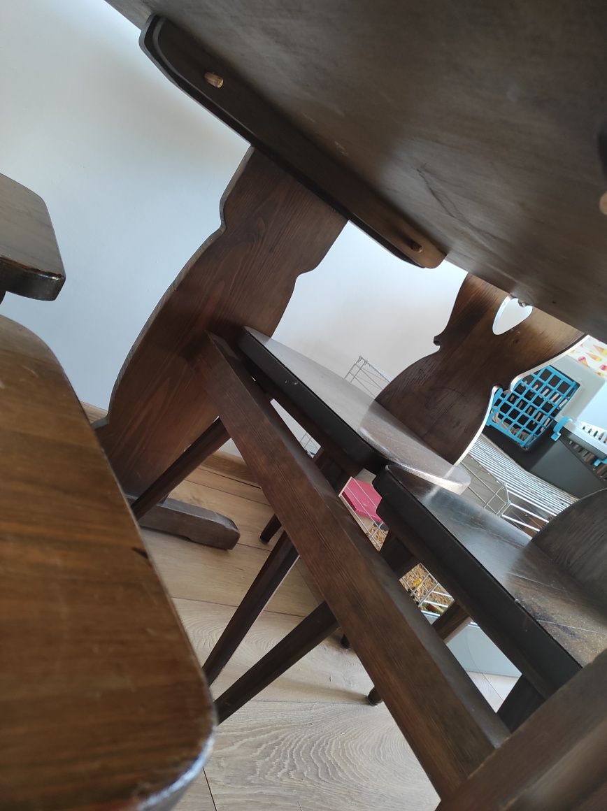 Stół i 6 krzeseł drewniany