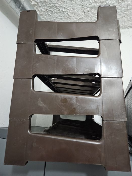 Garrafeira plástico castanha