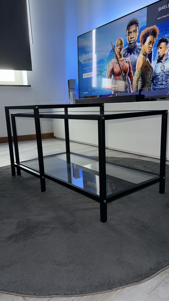 Mesa de centro preta em vidro