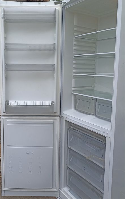 Ariston двухкамерный холодильник