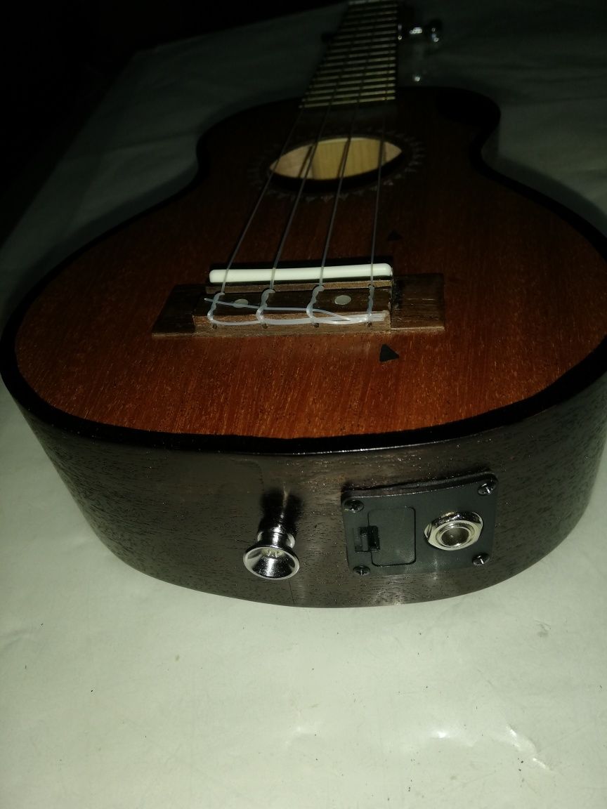 Ukulele elétrico soprano novo