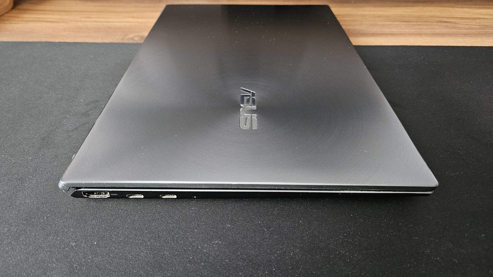 Продам Asus Zenbook 14 (UM425QA)