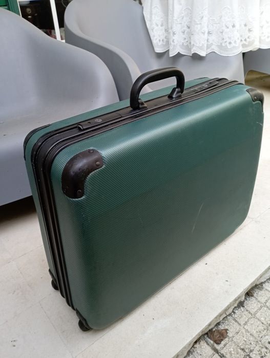 Mala tipo troley verde fibra