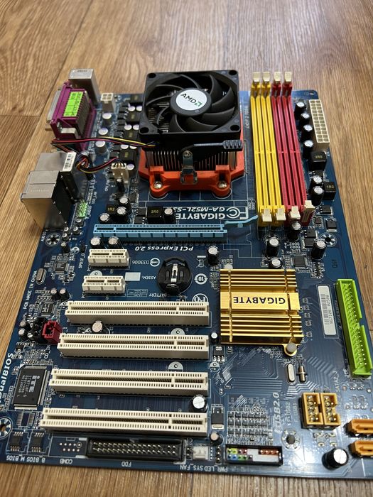 Материньська плата Gigabyte GA-M52L-S3P комплект