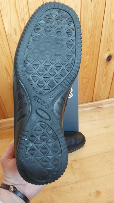 Продам женские кожаные зимние ботинки ECCO  Snow  Waterproof