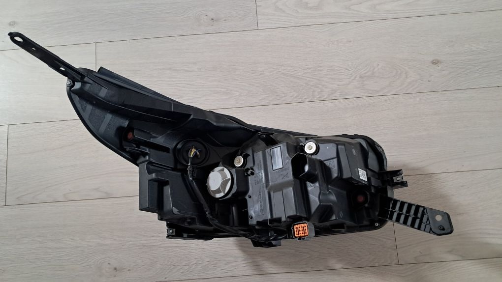 Reflektor subaru outback