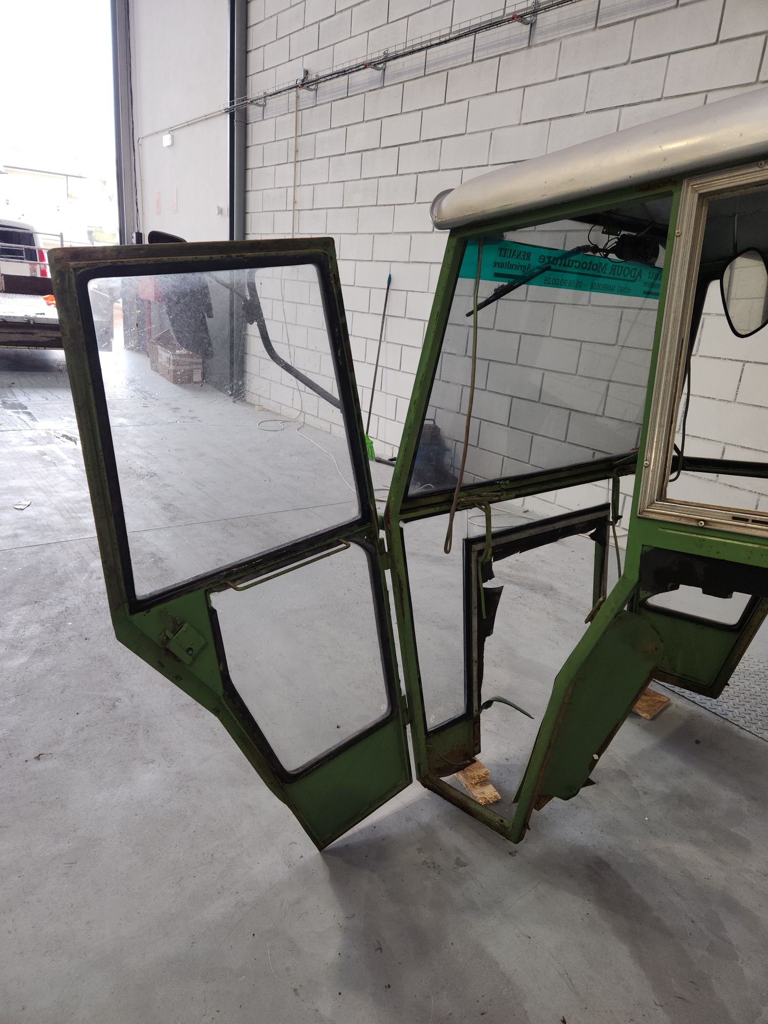 Vendo cabine de trator
