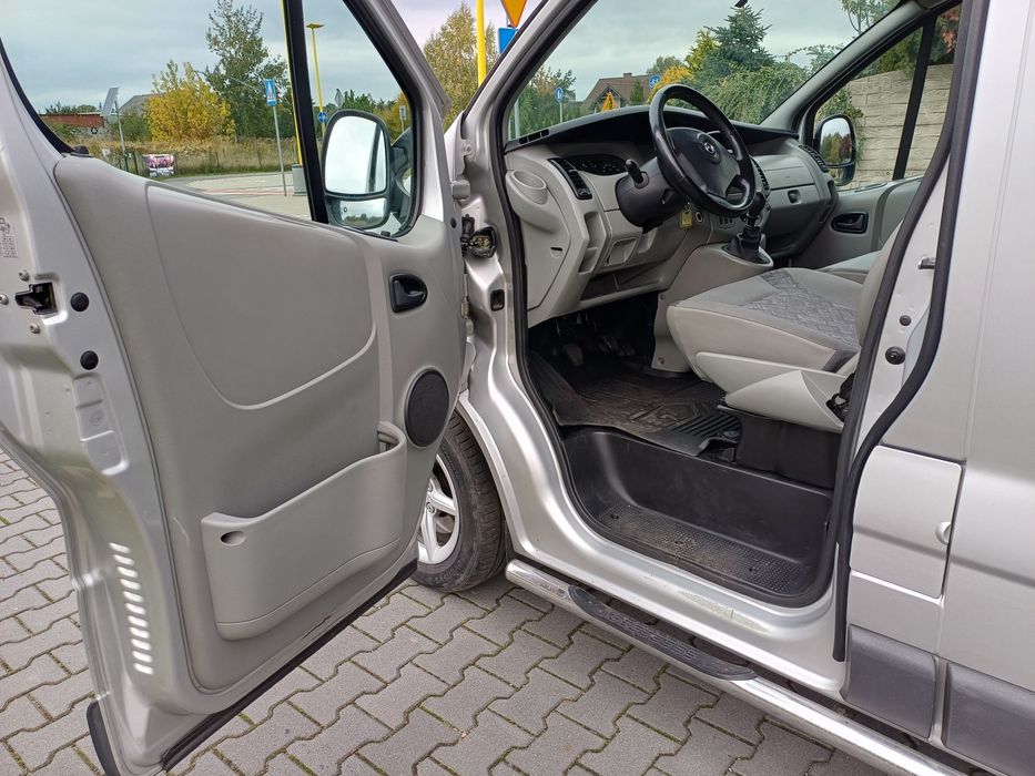 SUPER STAN!!Opel Vivaro 2.5d.KLIMA, ALUSY.Silny,Sprawny i Zadbany.HAK.