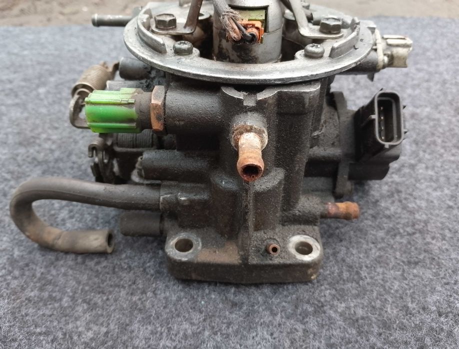 На Suzuki Swift 2, Сузукі Свіфт, моноінжектор на 1.3 двигун.