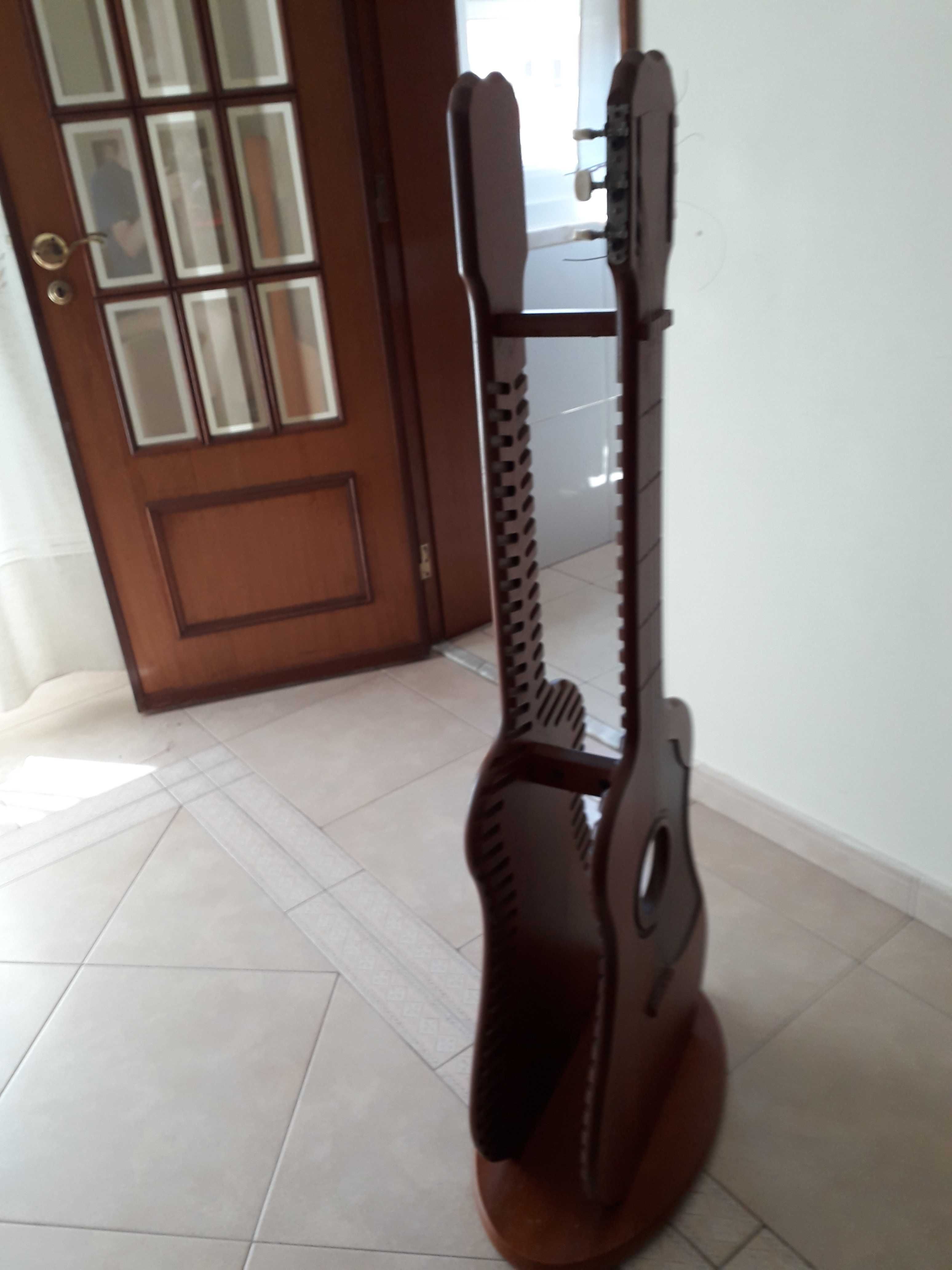 Porta cd's em forma de guitarra