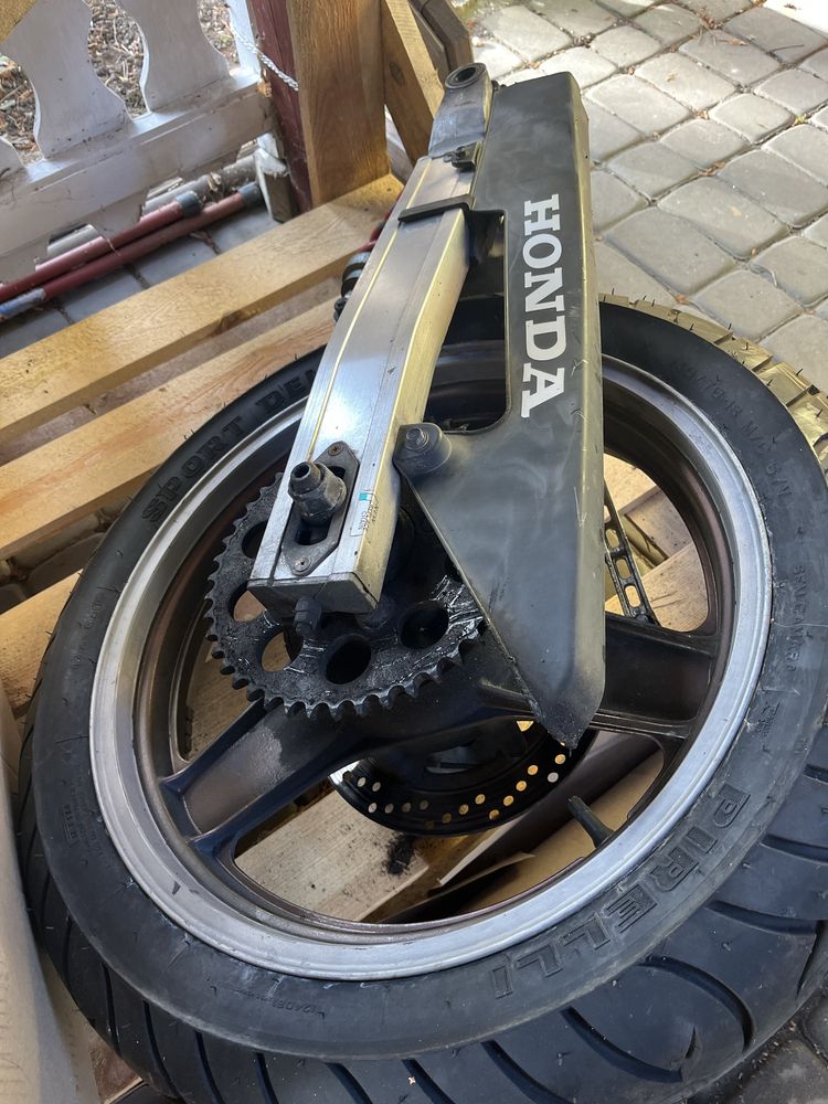 Honda rc24 vfr 750 czesci owiewki lagi kola opony blotnik licznik