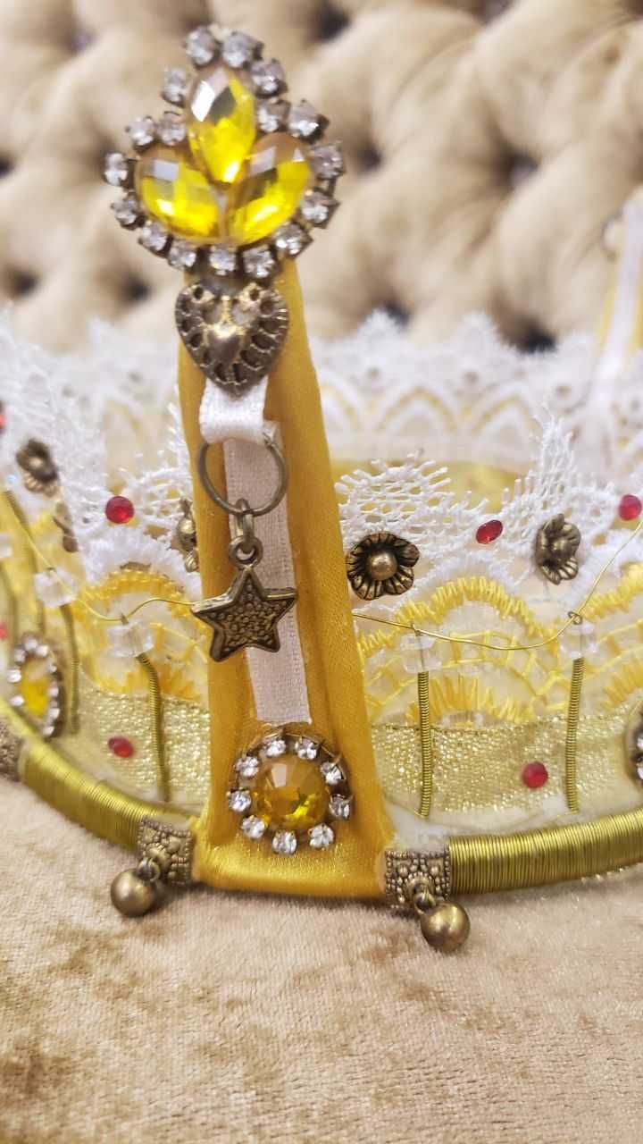 Корона принца, принцессы, с камнями в золоте