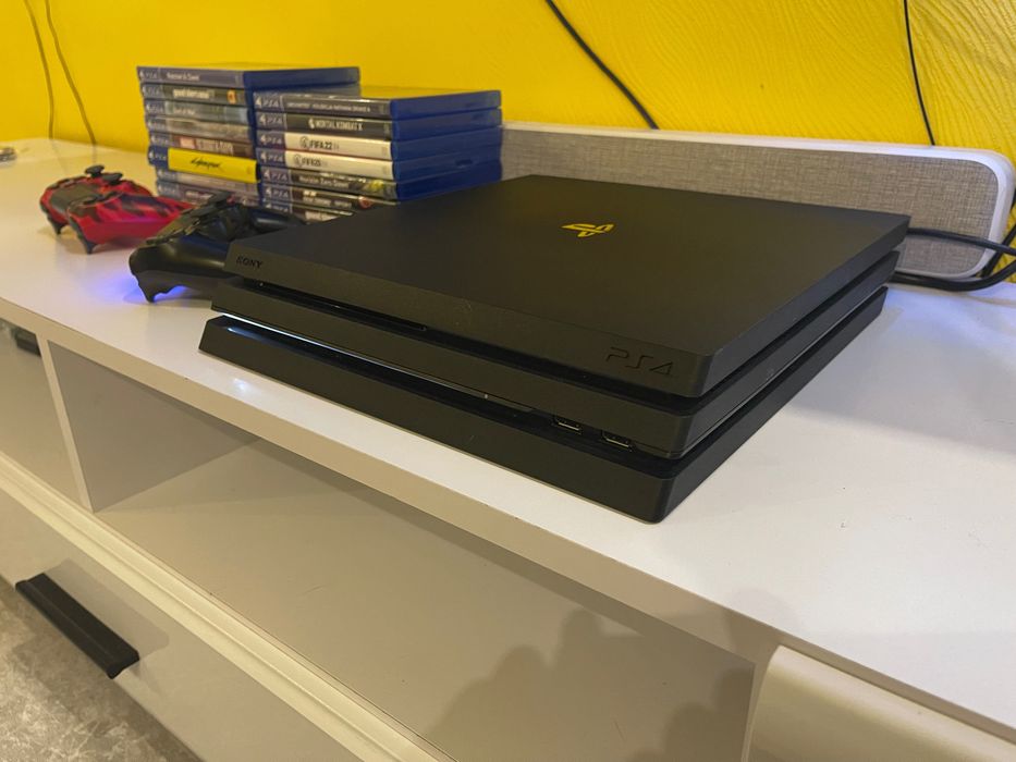 Sony PlayStation 4 PRO 1000gb в ідеальному стані на подарунок PS4