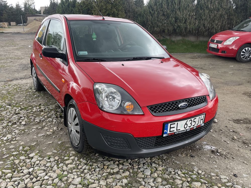 Piekny Ford Fiesta spalanie 4 l