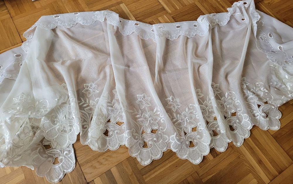Firanka krótka z gipiurą 290 cm śmietankowa ecru