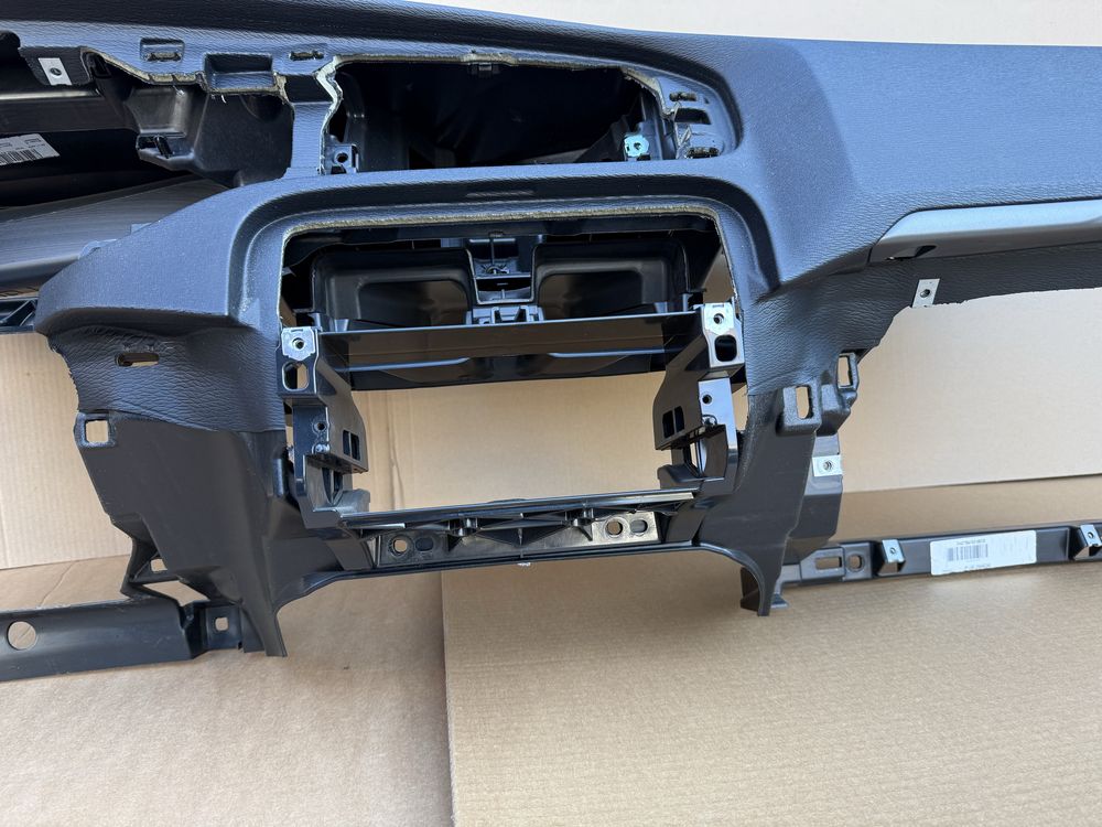 Volvo V40 V40CC deska rozdzielcza konsola kokpit 12-21