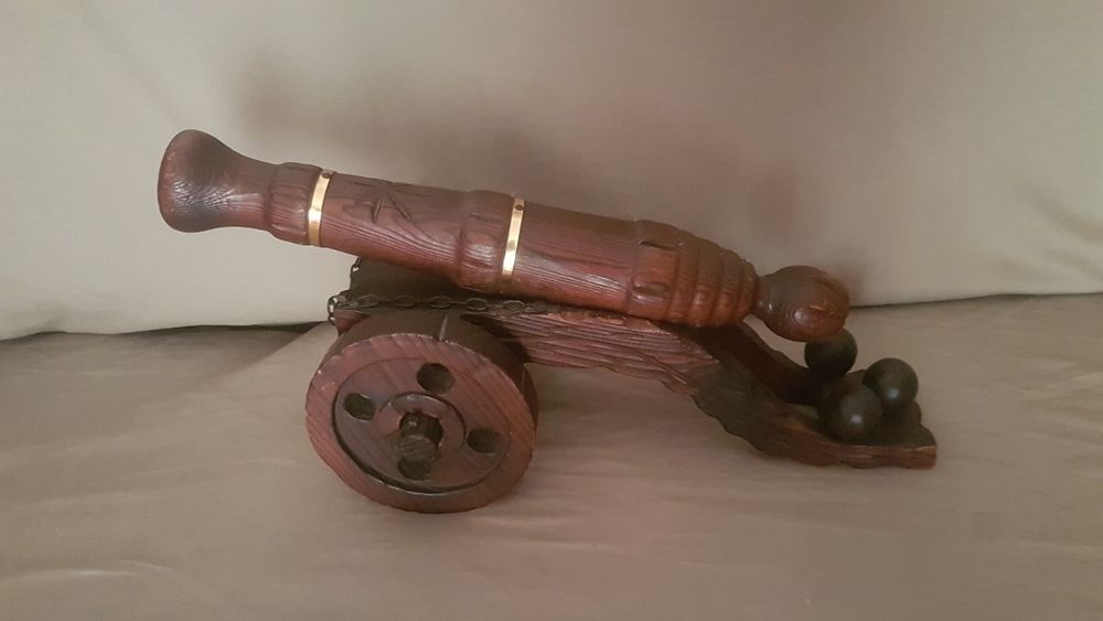 Canhão decorativo - peça em madeira