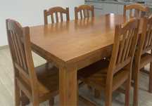 Mesa extensiva com 6 cadeiras