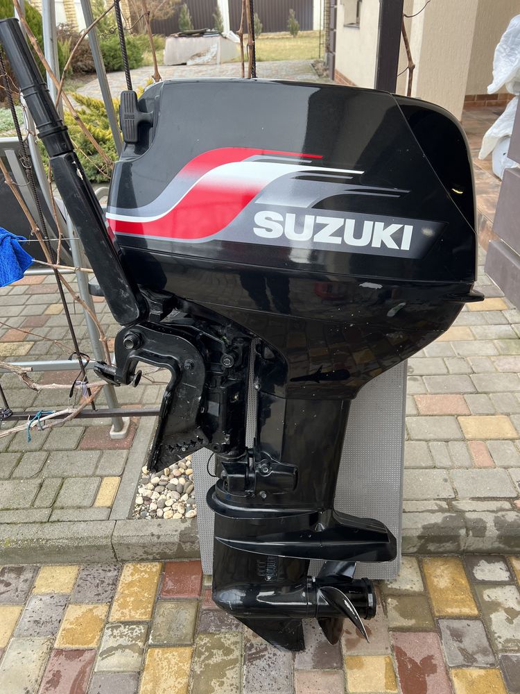 Suzuki DT40 лодочный мотор