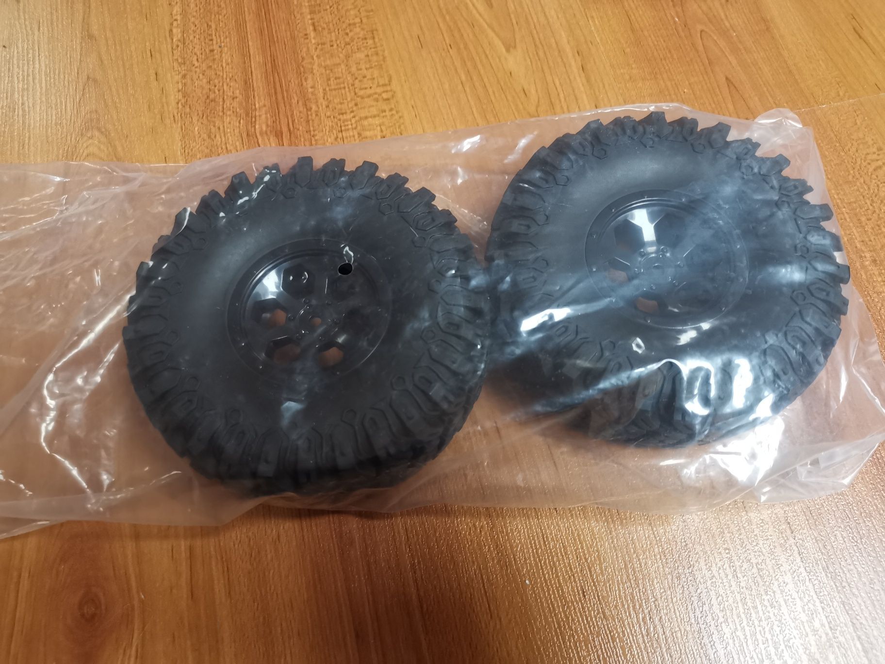 Pneus rodas carros RC RGT Traxxas Axial Crawlers jipes 1:10 etc