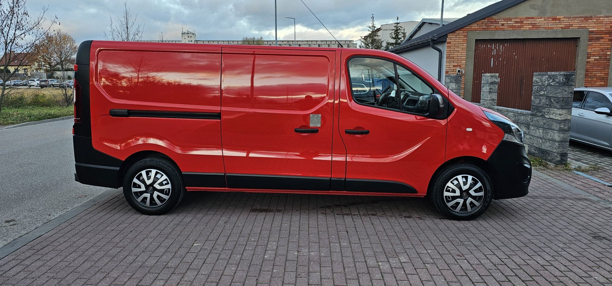 Opel vivaro long rok 2019 silnik 1.6 diesel przebieg 110 tys zamiana