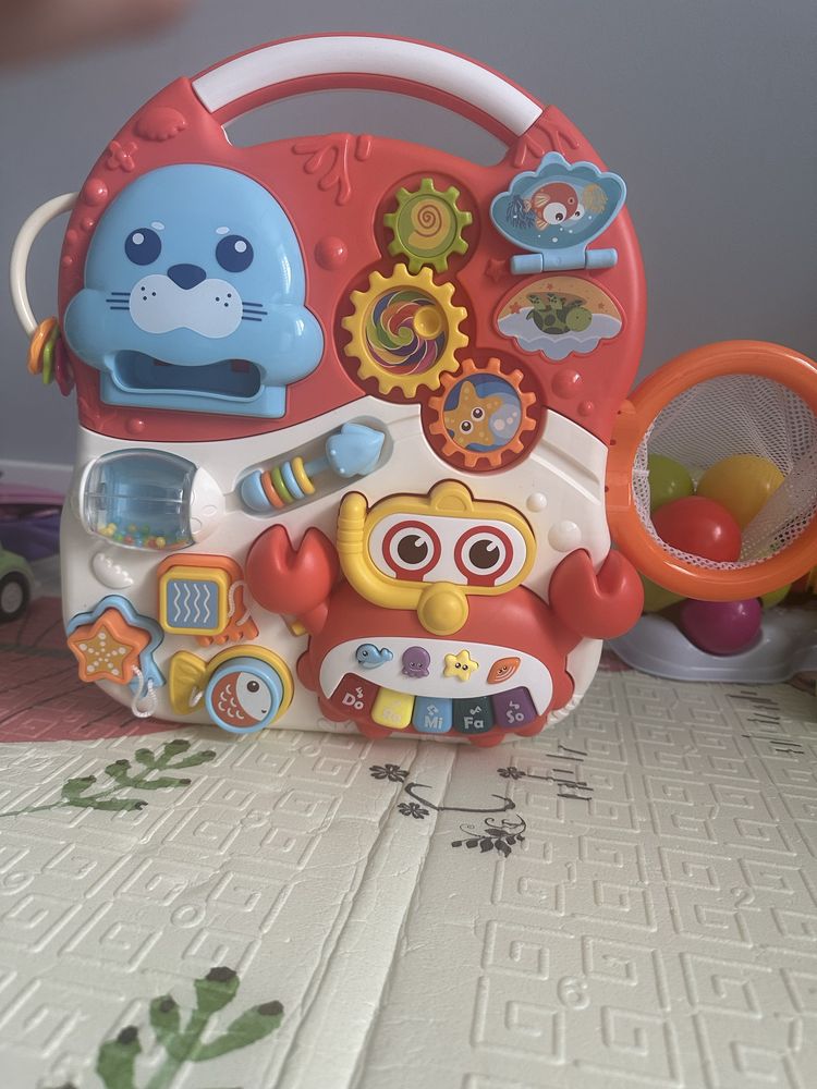 Бізіборд столик