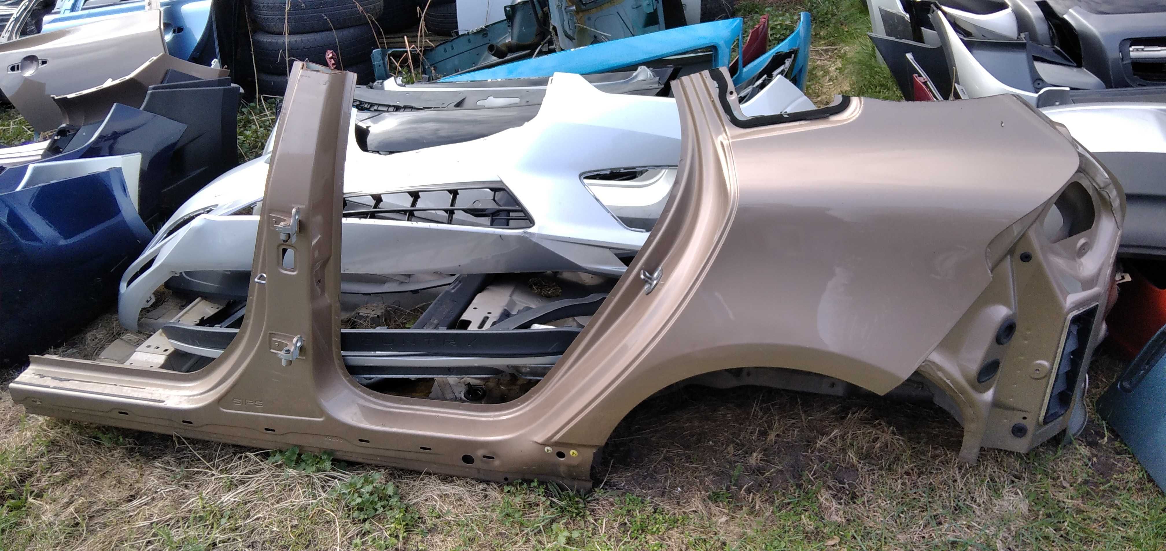 Volvo V40 XC40 Slupek Blotnik Cwiartka Tyl