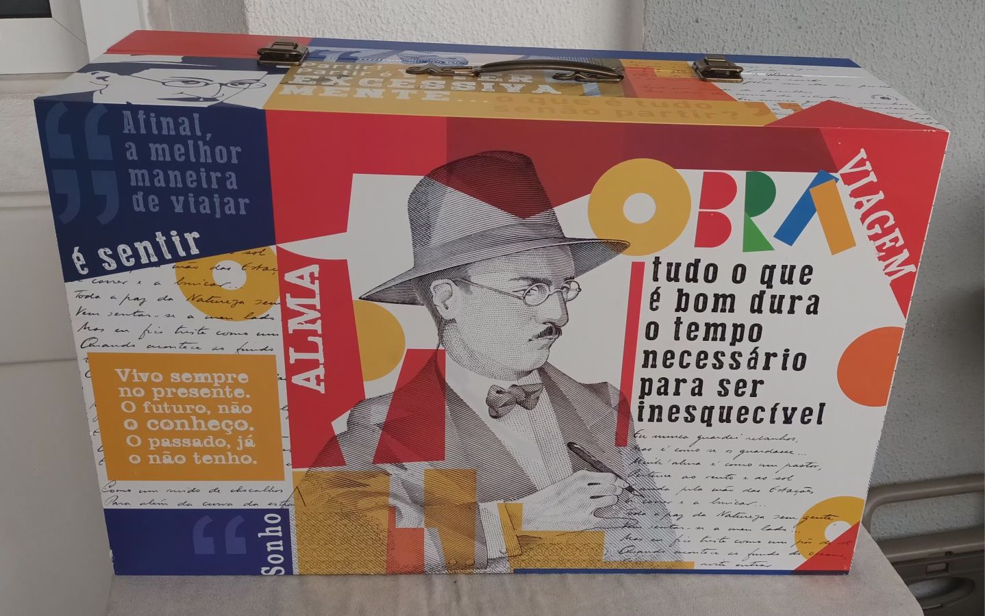 Caixa com frases e poemas de Fernando Pessoa