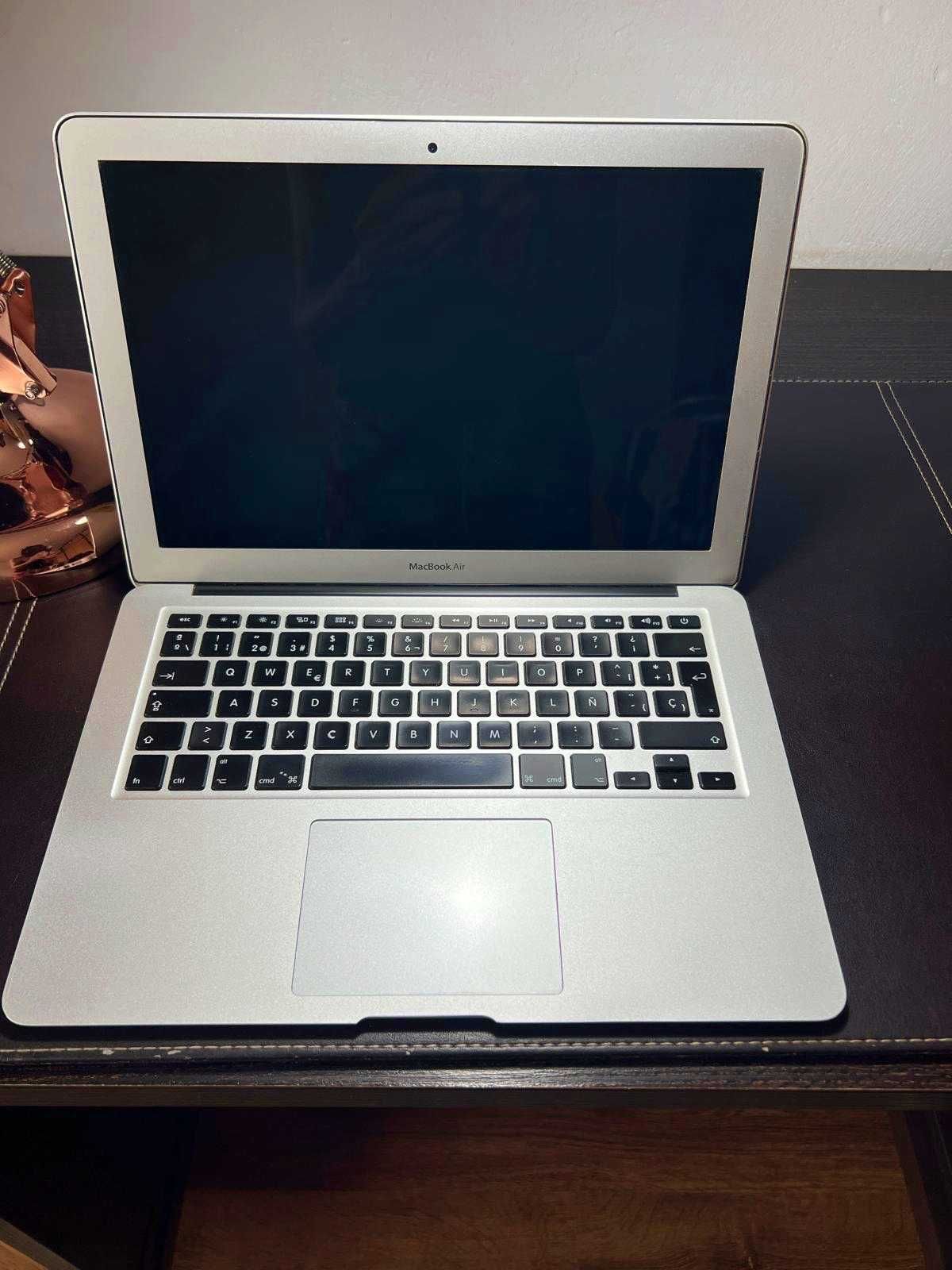 Laptop Apple MacBook Air 13.3" 256GB srebrny w super stanie