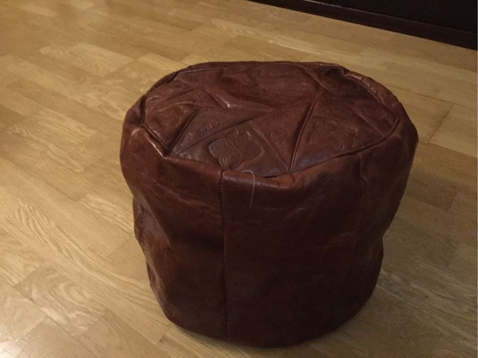 PUFF em couro novo