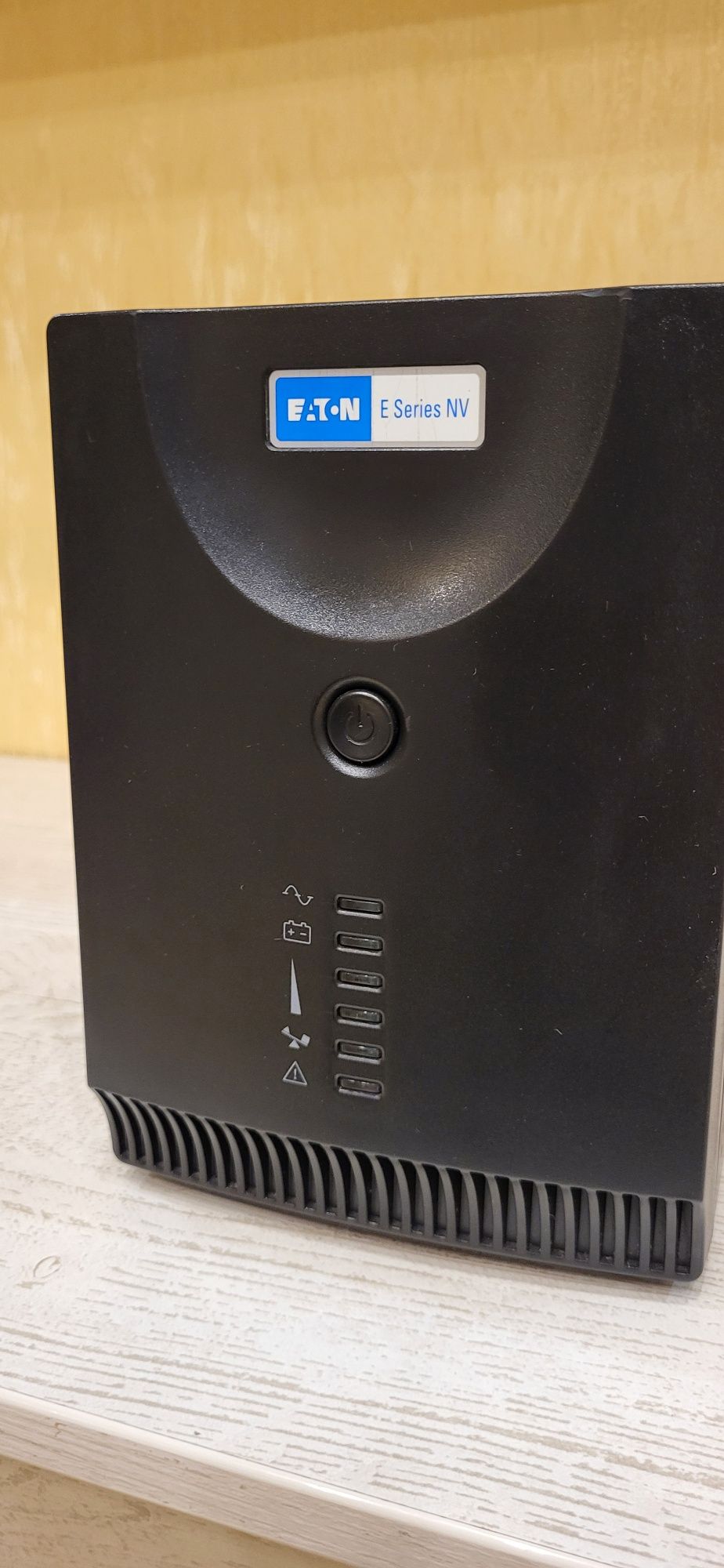 UPS(источник бесперебойного  питания) Eaton NV1400H