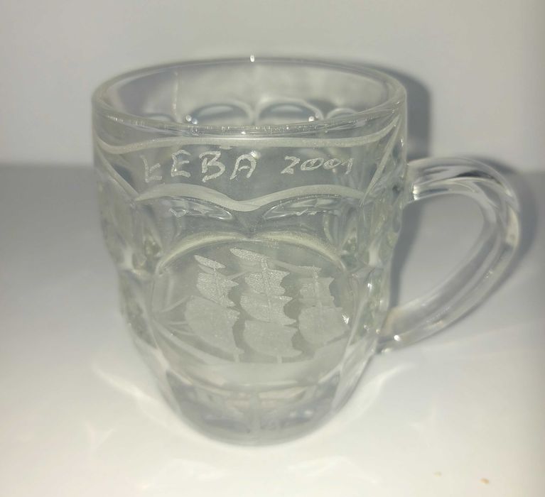 Szklany Kufel Pokal 0,3 l Grawer Statek Kotwica Łeba 2001 pamiatka