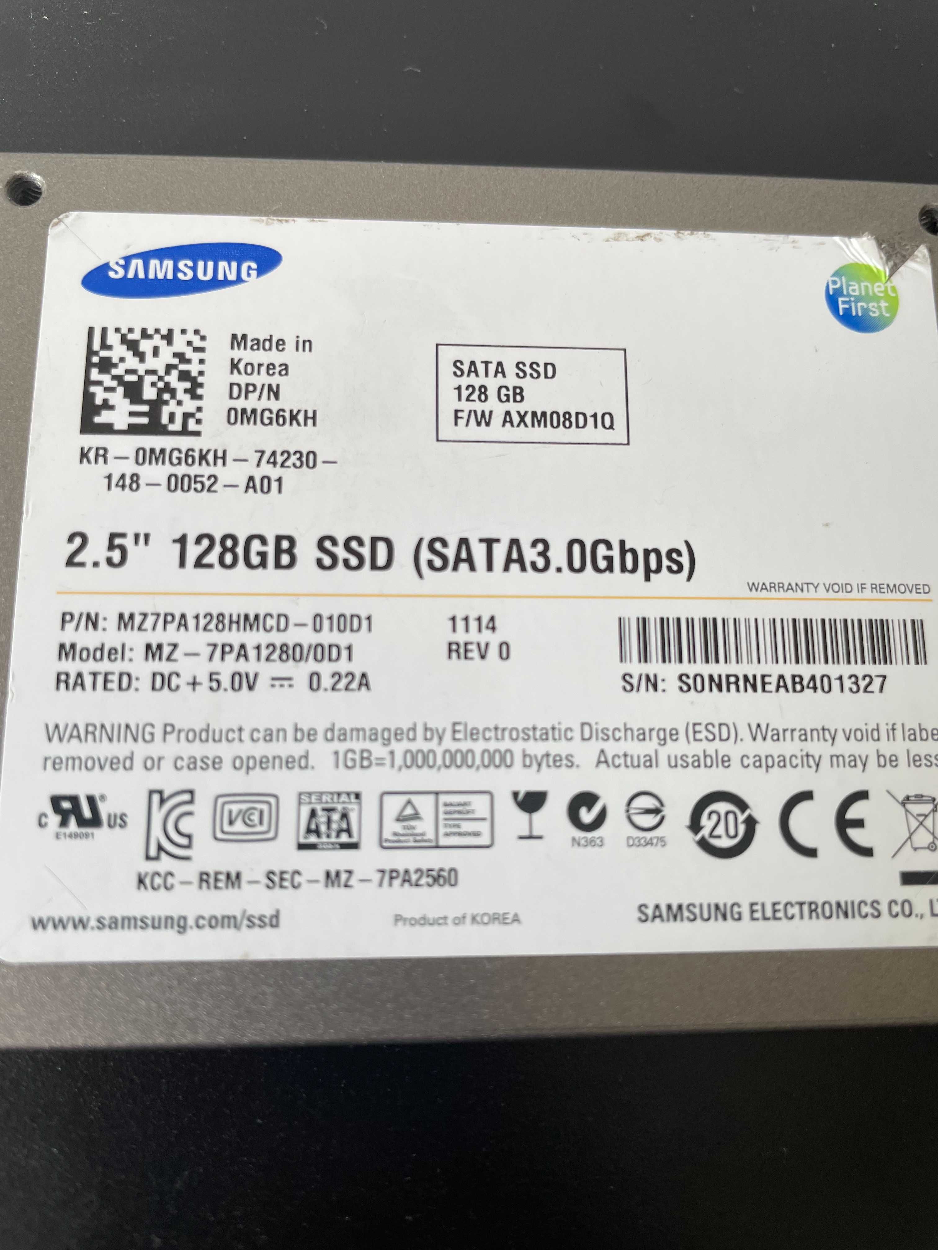 Komputer z monitorem firmy DELL