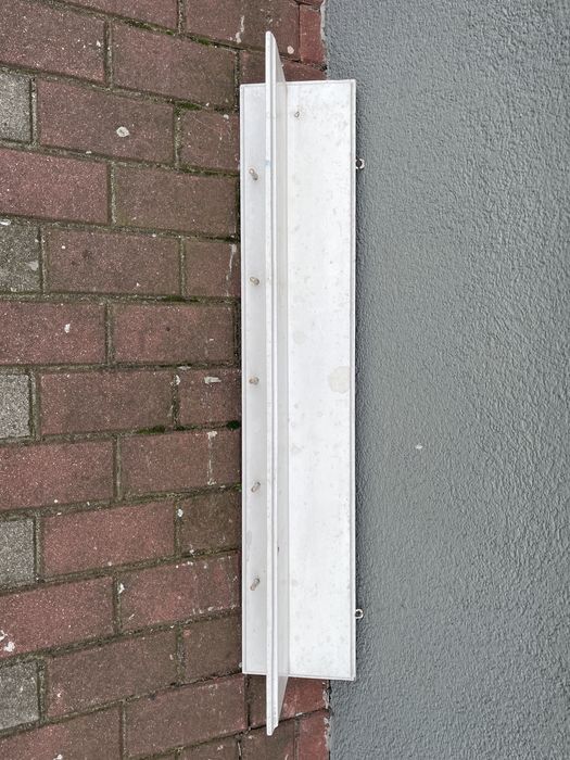 Biała półka ścienna PRL