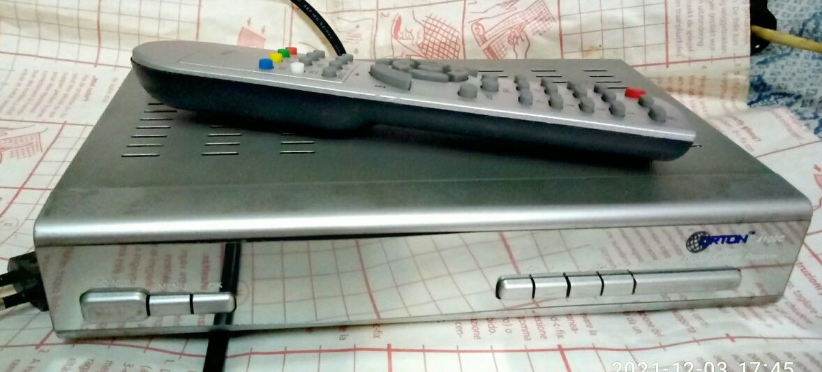 Спутниковый тюнер ORTON 4100C,с новым пультом,отличное состояние.